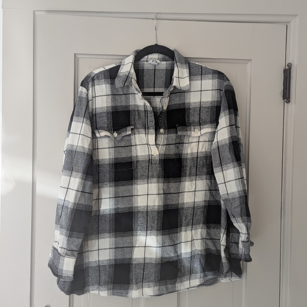 Old Navy Monochrome Checkered Maternity Shirt
